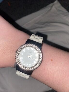 White Crystal-Bezel Fashion Watch - Unbranded